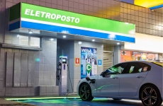Posto do Encontro é EletroPosto: estabelecimento de Rio do Sul é pioneiro na instalação de recarga rápida para carros elétricos