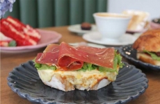 Deborah Vargas Doceria Gourmet: Cafeteria se destaca com cafés especiais e sabores indescritíveis