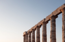 Coleção de joalheria e de peças históricas da Bvlgari são apresentadas no desfile  de Mary Katrantzou