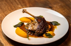 Restaurante Catherine traz alma feminina, personalidade, arte e gastronomia de alto nível para Gramado