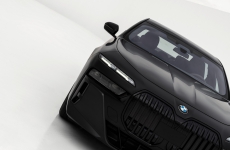 Novo BMW Série 7 ganha visual atualizado, versão 100% elétrica e tela retrátil de 31 polegadas