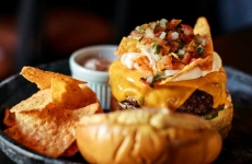 Alfred Bar e Burger: experiência gastronômica que une tradição e ousadia em Ibirama