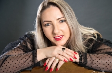 KALANE KOLM: Manicure aposta na esmaltação em gel e em cursos voltados a profissionais da área