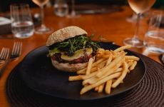 Restaurante do 2° melhor hotel de luxo da América do Sul, de Blumenau (SC), lança cardápio que valoriza ingredientes locais