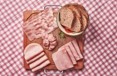 Irmãos Bonatti: empresa produz linguiças artesanais e vende em todo o território nacional