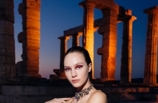 Coleção de joalheria e de peças históricas da Bvlgari são apresentadas no desfile  de Mary Katrantzou