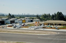 Conheça o condomínio em Santa Catarina onde só mora quem tem um avião na garagem