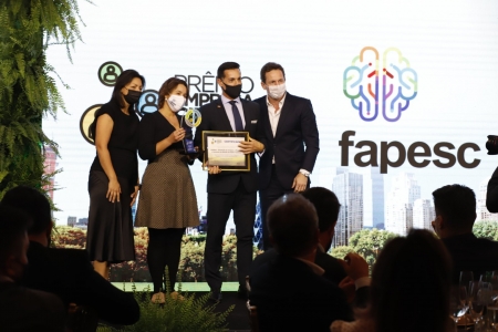 Fapesc recebe prêmio Empresa Cidadã da ADVB/SC 2021 