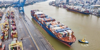 Portonave recebe maior navio operado na costa brasileira
