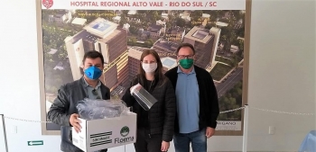 Sindimade e Floema doam protetores faciais ao Hospital Regional Alto Vale de Rio do Sul
